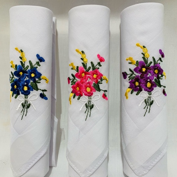 Handkerchief Set of 3 Embroidered Floral Design - Picture 2 of 3